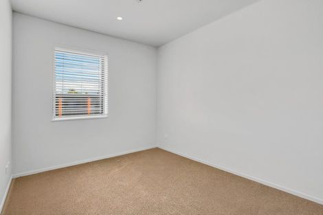 Photo of property in 25 Potter Avenue, Northcote, Auckland, 0627