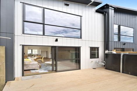 Photo of property in 4/442 Old Te Atatu Road, Te Atatu Peninsula, Auckland, 0610