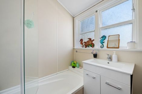 Photo of property in 18a Montgomery Avenue, Karori, Wellington, 6012