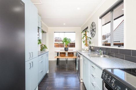 Photo of property in 35 Hillcrest Drive, Kelvin Grove, Palmerston North, 4414