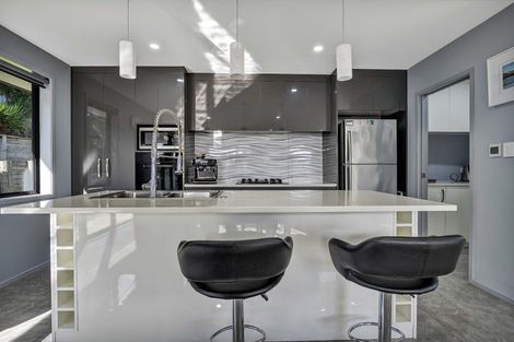 Photo of property in 2 Frederick Place, Whalers Gate, New Plymouth, 4310