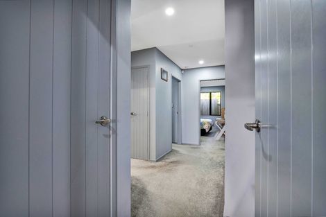 Photo of property in 2 Frederick Place, Whalers Gate, New Plymouth, 4310