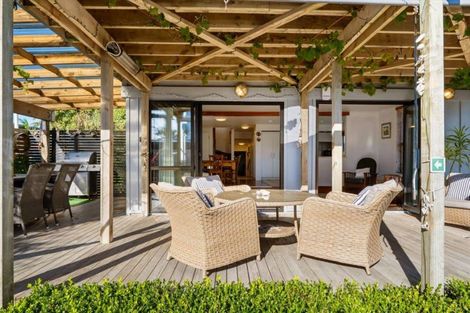 Photo of property in 988 Papamoa Beach Road, Papamoa Beach, Papamoa, 3118