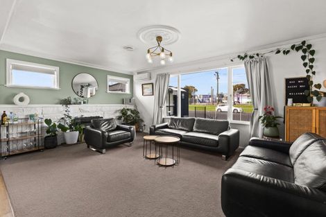 Photo of property in 5 Gavin Black Street, Meeanee, Napier, 4112
