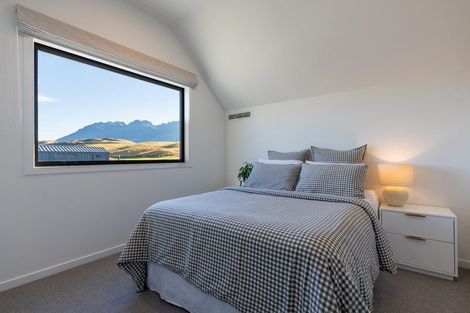 Photo of property in 38 Shelduck Road, Jacks Point, 9371