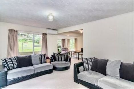 Photo of property in 1 Wakefield Terrace, Tawa, Wellington, 5028