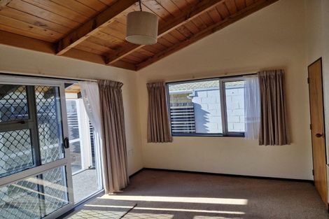 Photo of property in 2/2 Tiverton Crescent, Whalers Gate, New Plymouth, 4310
