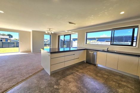 Photo of property in 18 Keene Drive, Bell Block, New Plymouth, 4312