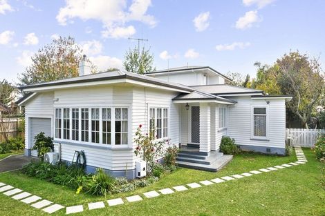 Photo of property in 14 Queen Street, Cambridge, 3434