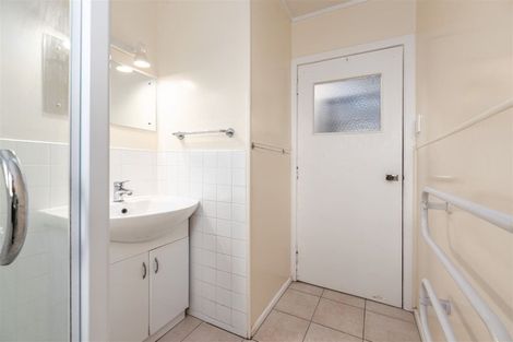 Photo of property in 40 Edwards Avenue, Henderson, Auckland, 0610