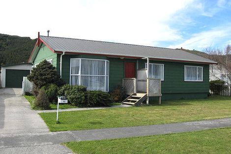 Photo of property in 10 Grimsby Grove, Wainuiomata, Lower Hutt, 5014