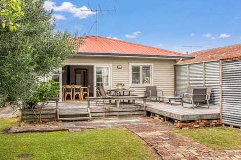 Photo of property in 37 Cobden Street, Gisborne, 4010