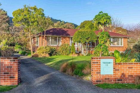 Photo of property in 11 Iti Grove, Waikanae, 5036