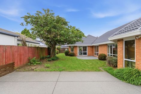 Photo of property in 7 Broadfell Avenue, Avonhead, Christchurch, 8042