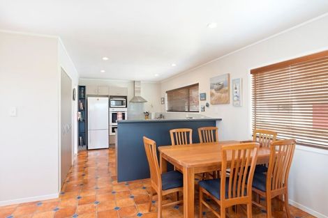 Photo of property in 34 Catalina Crescent, Forrest Hill, Auckland, 0620