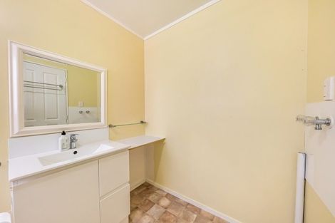 Photo of property in 2/24 Bell Street, Tawa, Wellington, 5028