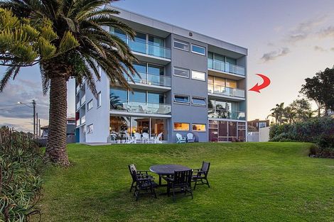 Photo of property in Seaview Apartments, 8/64 Milford Road, Milford, Auckland, 0620