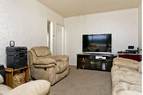 Photo of property in 2/25 Sunnyfield Crescent, Glenfield, Auckland, 0629