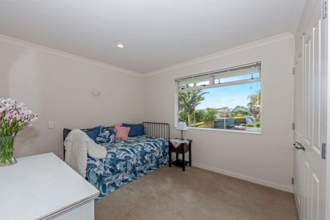 Photo of property in 32 Pohutukawa Avenue, Red Beach, 0932