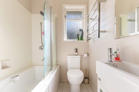 Photo of property in 49a Matipo Road, Te Atatu Peninsula, Auckland, 0610