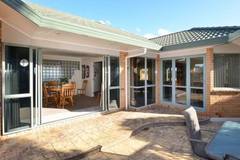 Photo of property in 5 Montcalm Close, Orewa, 0931