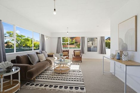 Photo of property in 12 Nimmo Avenue West, Waikanae, 5036
