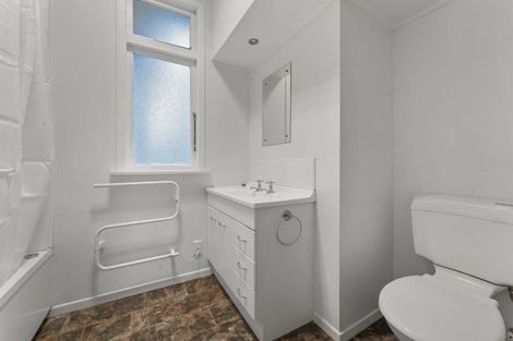 Photo of property in 32 Karina Terrace, Roslyn, Palmerston North, 4414