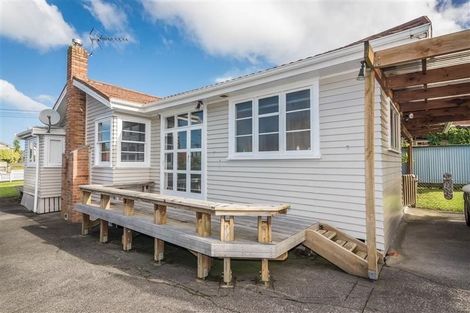 Photo of property in 63 Hutchinson Avenue, New Lynn, Auckland, 0600
