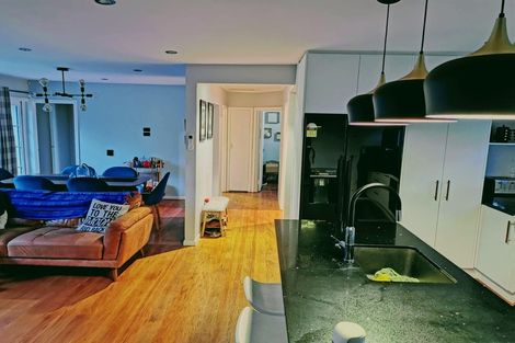 Photo of property in 17 Golf Road, New Lynn, Auckland, 0600