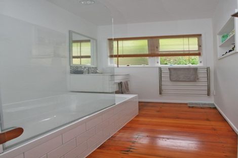 Photo of property in 11 Versailles Street, Karori, Wellington, 6012