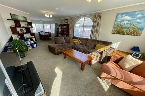 Photo of property in 2/26 Whites Line West, Woburn, Lower Hutt, 5010