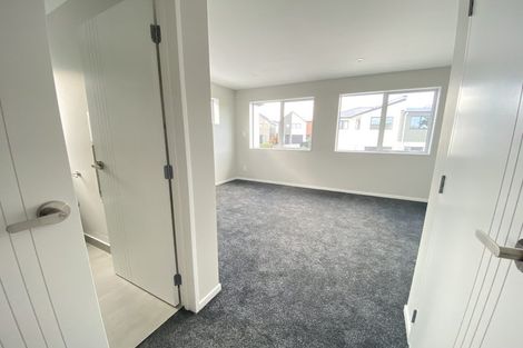 Photo of property in 35 Kaimai Avenue, Massey, Auckland, 0614