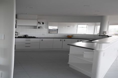 Photo of property in 1/2 Ocean View Road, Milford, Auckland, 0620