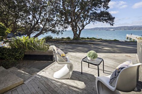 Photo of property in 397 Karaka Bay Road, Karaka Bays, Wellington, 6022