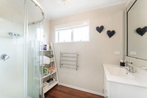 Photo of property in 25a Waipani Road, Te Atatu Peninsula, Auckland, 0610