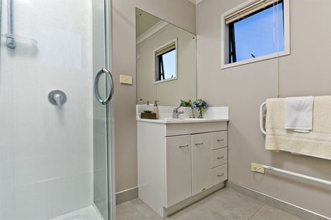 Photo of property in 14 Sapperton Drive, Henderson, Auckland, 0612