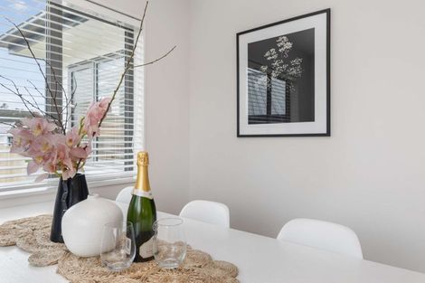 Photo of property in 24 Vinistra Road, Kumeu, 0810