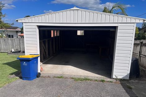 Photo of property in 106 Golf Road, New Lynn, Auckland, 0600