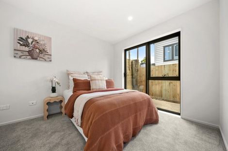 Photo of property in 4/1088 Beach Road, Torbay, Auckland, 0630