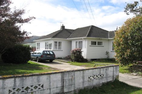 Photo of property in 39 Hinau Grove, Wainuiomata, Lower Hutt, 5014