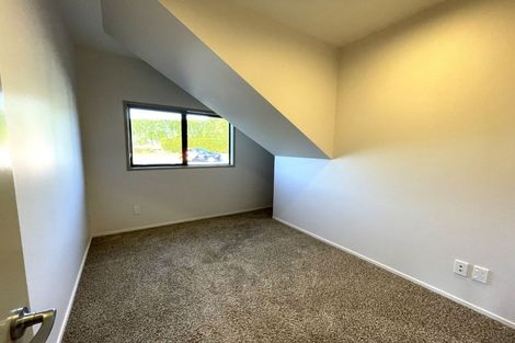 Photo of property in 2 Arthur Road, Paraite, New Plymouth, 4373