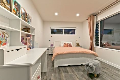 Photo of property in 91 San Valentino Drive, Henderson, Auckland, 0612