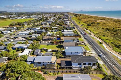 Photo of property in 988 Papamoa Beach Road, Papamoa Beach, Papamoa, 3118