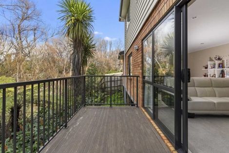 Photo of property in 42 Springvale Drive, Fairview Heights, Auckland, 0632