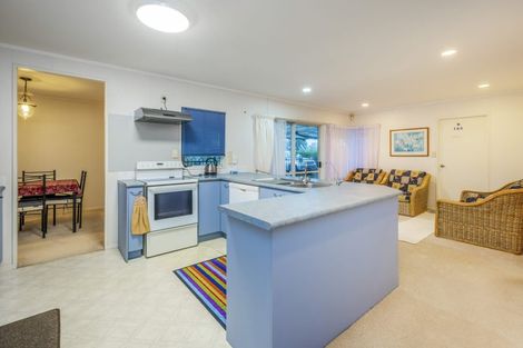 Photo of property in 6a Sheriff Place, Randwick Park, Auckland, 2105