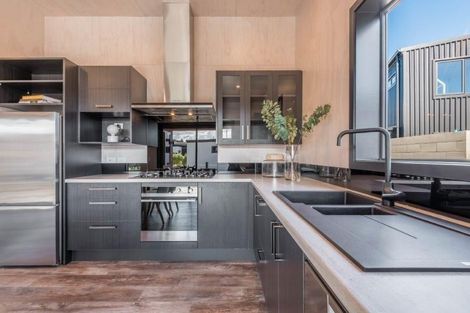 Photo of property in 1 Kapuka Lane, Wanaka, 9305