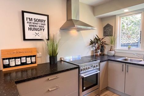 Photo of property in 2 Roscoe Street, Saint Martins, Christchurch, 8022