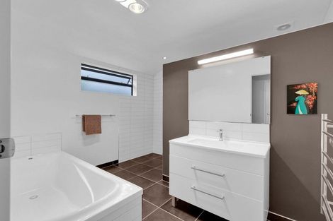 Photo of property in 48 Wiltshire Drive, Huntington, Hamilton, 3210