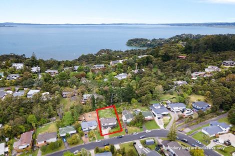 Photo of property in 28 Staincross Street, Green Bay, Auckland, 0604