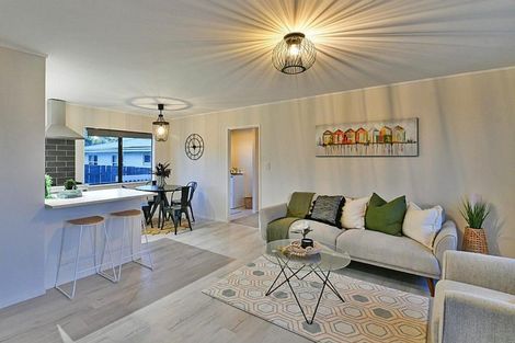 Photo of property in 2/226a Dominion Road, Red Hill, Papakura, 2110